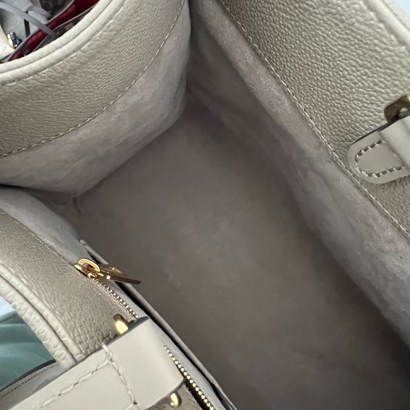 Louis Vuitton Onthego MM | Turtledove - Picture 10 of 11
